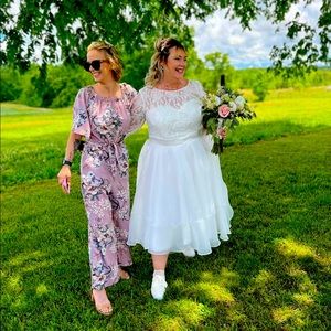 Rockabilly style wedding dress. Very comfortable and only wore once